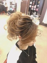 ヘアメイク アンク アレンジポニーテール