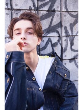 ケアリー 武蔵小杉(Carelly) かき上げシルバーカラーサイドグラデーションスリークショート