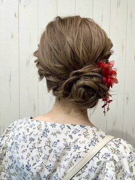 チームボス(Team BOSS) お呼ばれヘアアレンジ　ゆるふわサイドサイドお団子