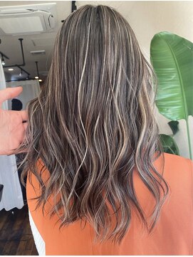 ファンド 千葉(fand) ハイライトカラーバレイヤージュ/ペールベージュ/黒髪カタログ