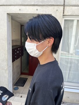 アイズ 海老名(AIZU) センターパート ウルフ ブルーブラック カラー ブリーチ 眉毛