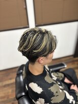 シザーズ(SCISSORS)&nbsp;メッシュ/センターパート/ハイライト