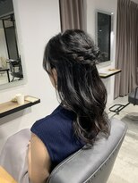 アリーズ シブヤ(ALLYS shibuya)&nbsp;ゆるめハーフアップアレンジ