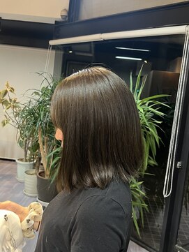 オリーブグレージュ