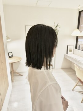 ルームキタハマ(room kitahama) 外ハネしやすいボブ×オリーブカラー