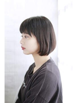 トランクイル サフリック(TRAN9UIL safric) 20代・30代・40代　私らしさ引き立つ！ミニマムボブ