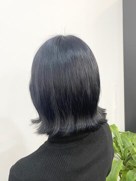 ルヴェルヘアー(Revel hair) ブルーブラック×切りっぱなしボブ