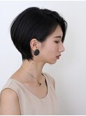 耳掛けタイトな大人のハンサムマッシュショート30代40代50代