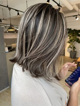 メリー オオサカ(Merly Osaka) 筋感しっかりが逆にオシャレ！ハイライト_contrast brown beige_