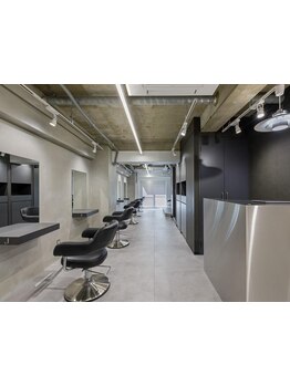 安心して過ごせるシックで落ち着きある空間*丁寧なカウンセリングで理想を実現◎[栄/ウルフカット/学割U24]