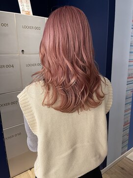 コワファースト 大分(COIFF1RST) ピンクベージュカラーにホワイトハイライト