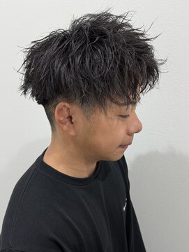 ヒュイル バイ ニアウ(Hwyl by Niau) メンズアップバングショートパーマツイストショート刈り上げ