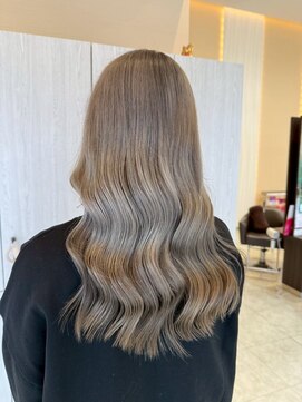 ビーグレイスヒロミ(be Grace HIROMI) 透明感ミルクティーベージュ × 20代韓国ロング