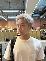 チャプター 問屋町(chapter)&nbsp;スパイキーショートホワイトグレージュケアブリーチ眉毛カット