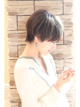 レウナ 外苑前(Reuna) 【３０代・４０代・５０代】大人女性に人気ひし形ショート