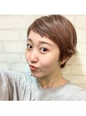 毛先の遊びがポイントのベリーショート