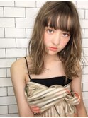 フレンチベージュ_オリーブベージュレイヤーカットウェットヘア