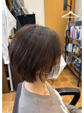 ディープグリーン(Deep Green) 前下がりショートグラボブ