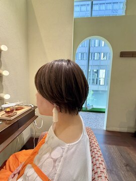 エルサフィロ ヨドヤバシ(el zafiro yodoyabashi) 【el zafiro yodoyabashi】寒色系軽やかショート