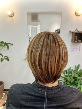 白髪ぼかしハイライトボブ