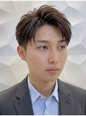 ツーブロックセンターパートハンサムショートカットメンズカット