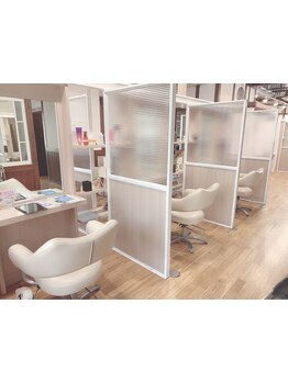 お子様連れのお客様も多いTJ天気予報。個室もありますので(要予約)安心しておしゃれを楽しめます♪