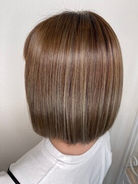 エルベ  茨大前店(elve) ショートボブスタイルにハイライト