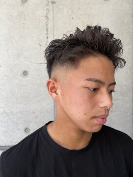 ヘアホリック(HAIRHOLIC) スキンフェード／アップバング