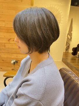 チリンバイロストシティー(Chillin by LOSTCITY) ショートボブ白髪ぼかしハイライトインナーカラーブリーチ