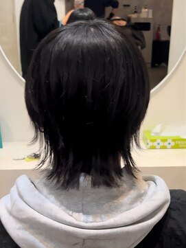 ラビス クローバー(Lovis clover) この襟足がかっこかわいい！王道メンズウルフカット