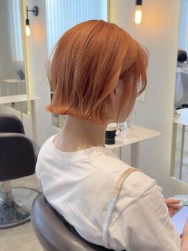 ケリーアン 太田(kelly.un) 切りっぱなしボブ / 外ハネ / ペールオレンジ / シアーカラー