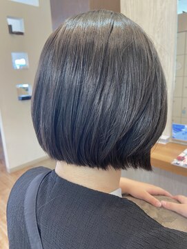 ヴィサージュクルー(VISAGE crew) 首にフィットするミニボブ