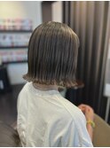 グレーベージュ