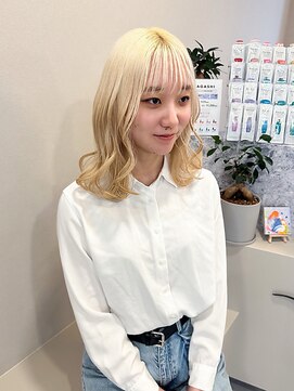 ケアブリーチ/ホワイトブロンド/ミディアムレイヤー