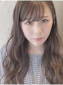 アッシュベージュ　揺らぎウェーブ　軽め前髪