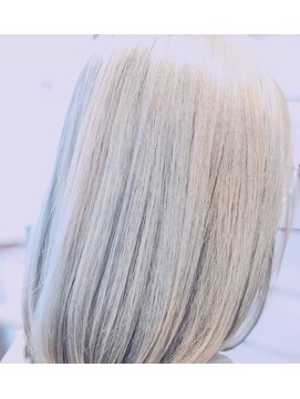 タンタントザクワフュール(Ten Tante the coiffure) ボブ×ホワイトベージュ