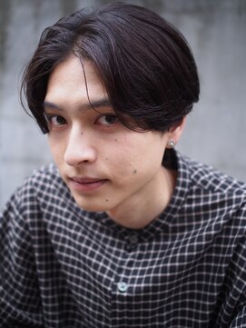 エラ(ELLA) センターパートの綺麗めマッシュショートで今時のモテスタイル