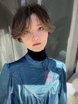 イトシテ グラデーション×グレージュ×ハンサムショート【本多身和子】