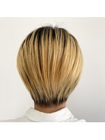 ミューズ 新小岩店(HAIR&NAIL MUSE)&nbsp;くびれショート耳だしショートうるツヤハイトーンマチルダボブ