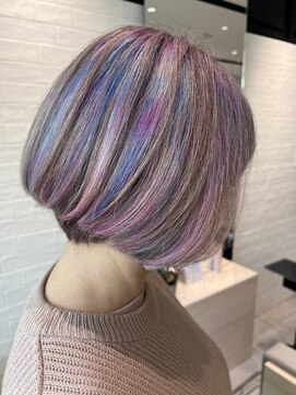 ステア ケース(stair case) 白髪を活かしてつくるやわらかピンクベージュ インナーカラー