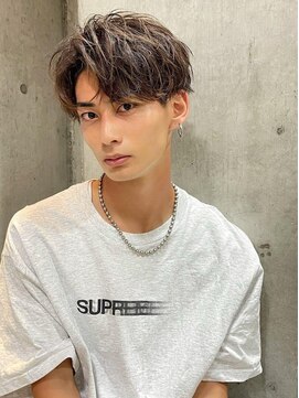 バイフィフス 原宿/表参道(by fifth) 毛流れセンターパートニュアンスパーマツーブロック刈り上げ