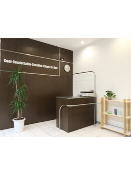 お手頃価格でも妥協のない仕上がり！経験豊富なStylistが丁寧なカウンセリングで理想のスタイルをご提案。