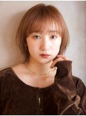 コーラルオレンジ ミディアムヘア くびれヘア ラウンドバング