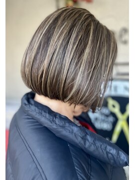 イノセンツ(Innocent'S) 外国人風白髪ボカシハイライトボブ