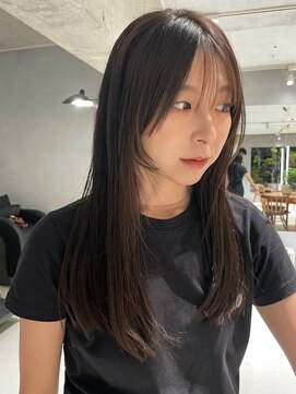 顔まわりが可愛いセミロング×柔らかなブラウン