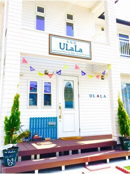 美容室 ウララバイアンジェ(ULaLa by Ange)の写真/大型サロンが苦手な方にオススメ★白と青を基調としたお洒落な店内で癒しのサロンタイムをお過ごし下さい！