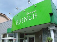 ヘアスペース クェンチ(hair space QUENCH)の雰囲気（この緑の看板が目印です♪お店の前に駐車スペースもございます。）