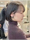 アッシュブラック/前下がりショートボブ/前髪なしショート