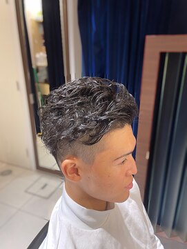 エヌドットバーバー ギンザ(N.BARBER GINZA) ツーブロックショート/七三分け/バーバースタイル