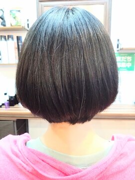 ビハーラ(Vihara) シルキーカットで創るボブ